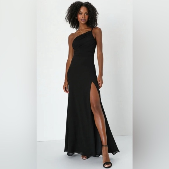 Lulus Dresses & Skirts - Lulu’s Alluring Ambition One-Shoulder Asymmetrical Maxi Dress Black size Large